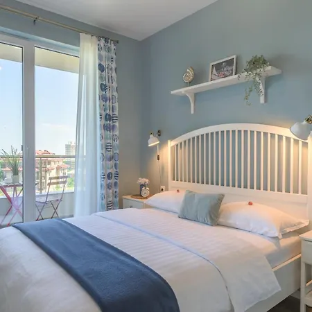 Blue Lagoon Apartament *