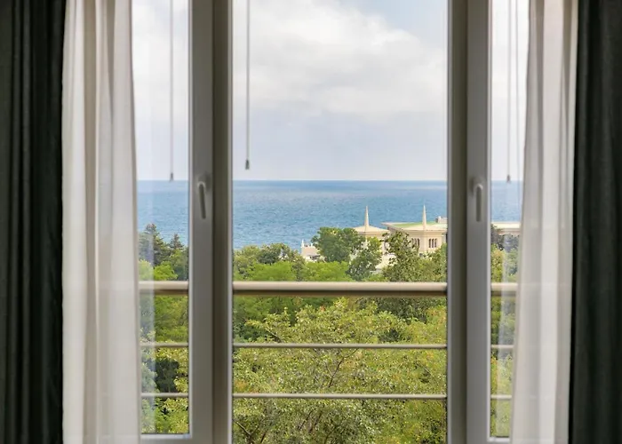 Blue Lagoon Άγιος Κωνσταντίνος και Ελένη